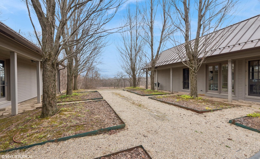 10_126W625N_2023_CourtyardtoNorth_HiRes