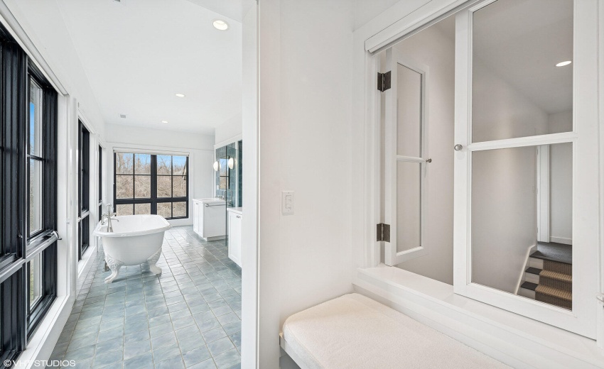 37_126W625N_2056_PrimaryBathConnectto2Wa