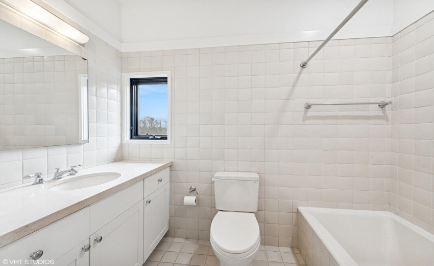 42_126W625N_2063_Bedroom2EnsuiteBath_HiR