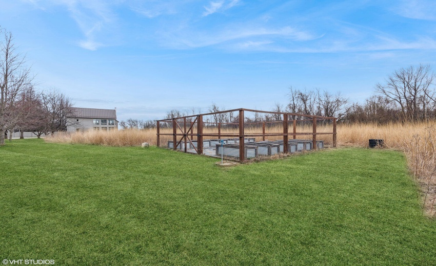 50_126W625N_2007_GardenwithIrrigation_Hi