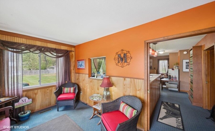 05_6382CentralAve_2001_Small