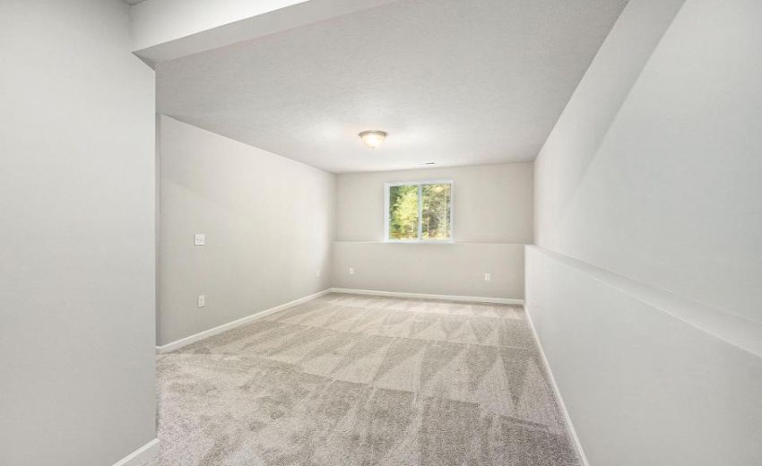 28-AET020-i2190-Rec Room-photo3
