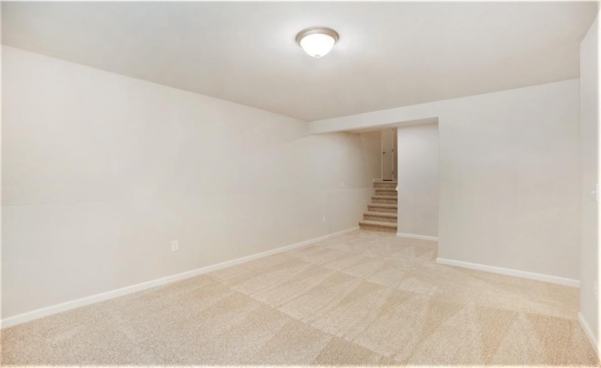 26-AET020-i2190-Rec Room-photo1