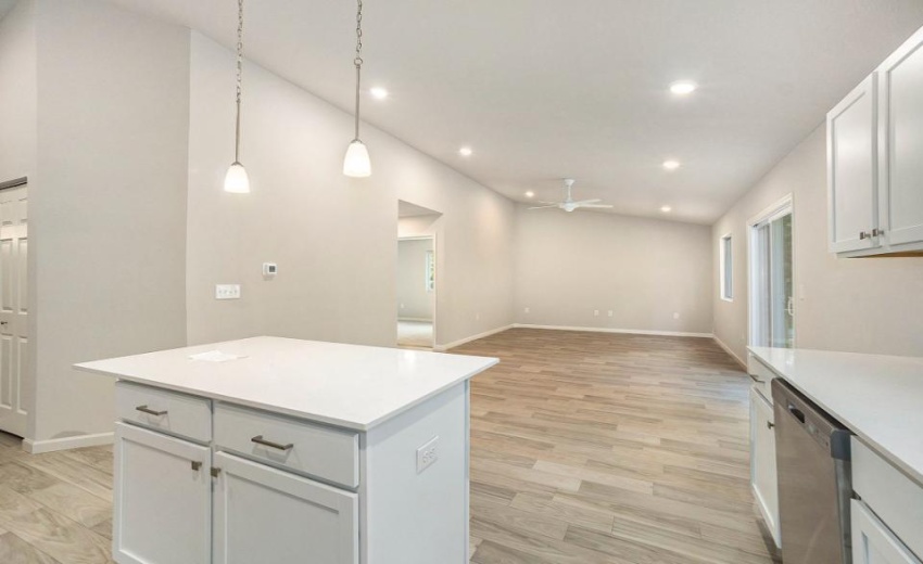 6-AET020-i2190-Kitchen3