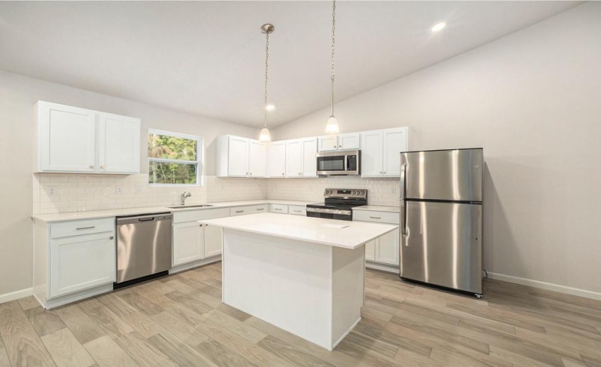 5-AET020-i2190-Kitchen2