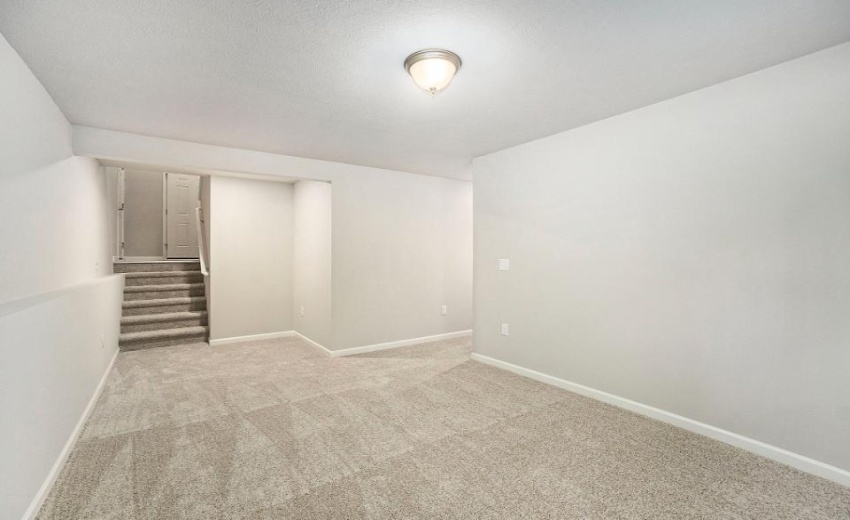 27-AET020-i2190-Rec Room-photo2