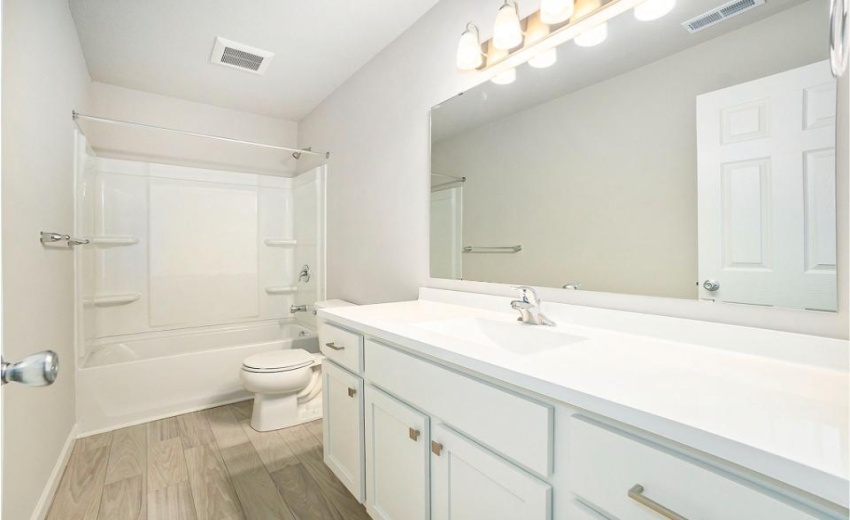 35-AET020-i2190-Lower Level Bath