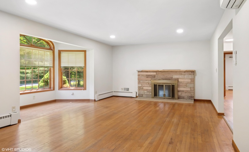 03_1332N450E_1_LivingRoom_HiRes