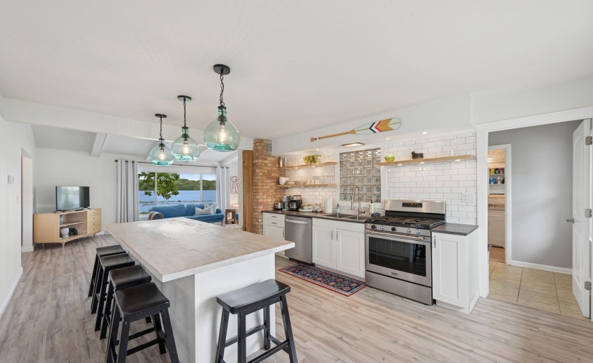 11_212LakeShoreDr_2013_MRED_2000x1333