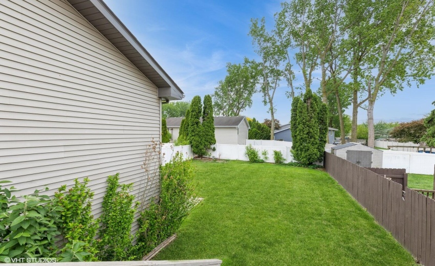 11_1841WAshSt_26_BackYard_Large