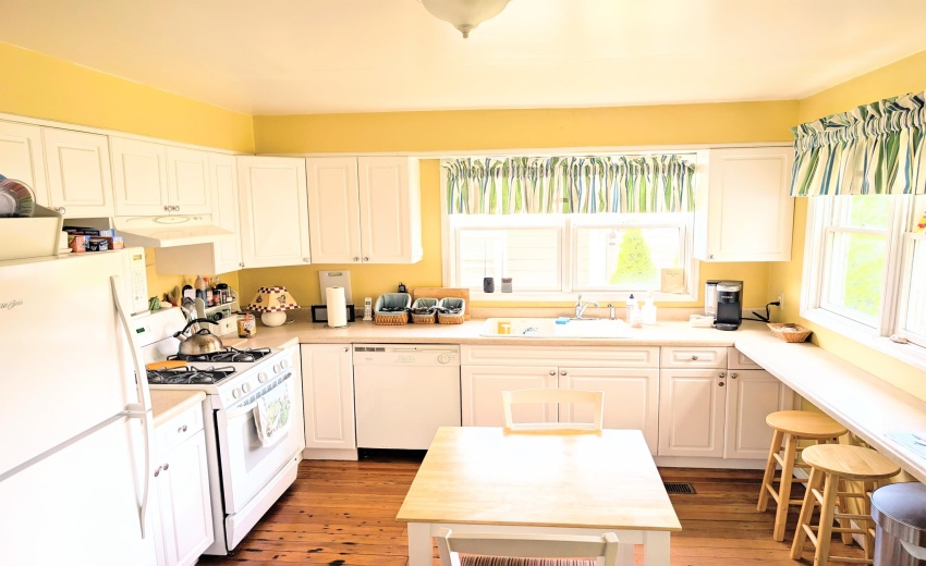 Sunny Kitchen