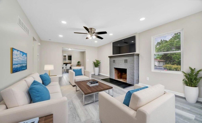 002_002_dsc06646_247_-_living_room_-_sta