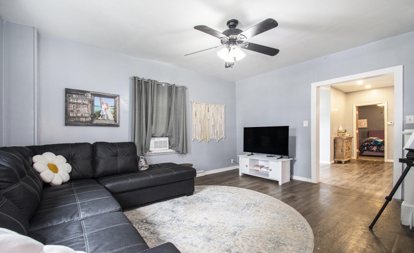 1400 Living room