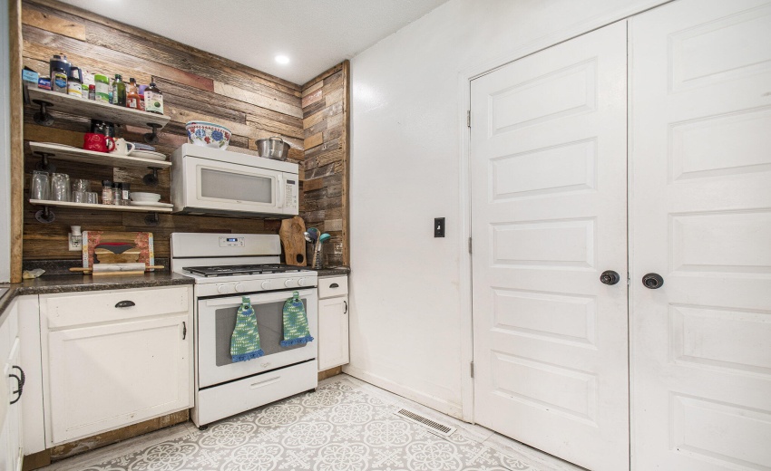 1400 Living room/extra room