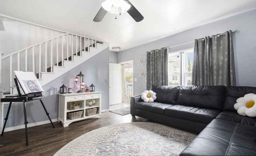 1400 Living room
