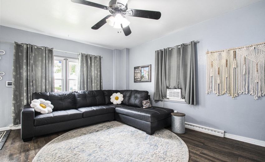 1400 Living room