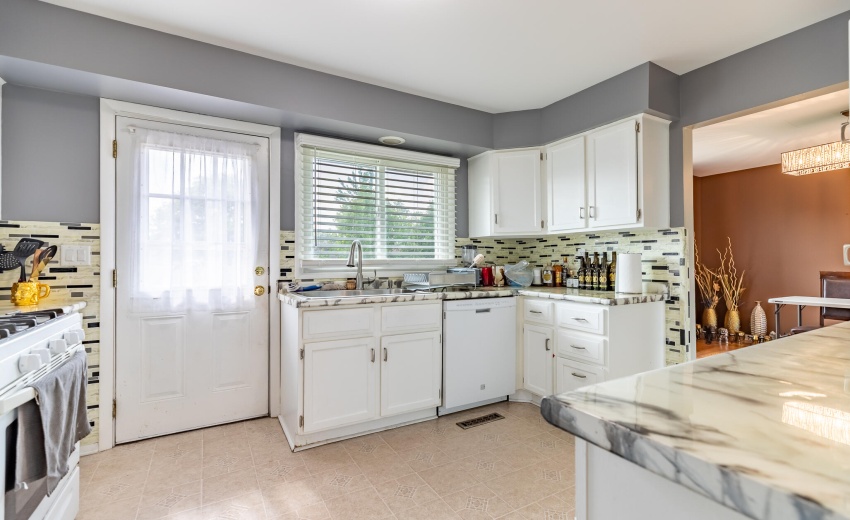 8624 Garfield Ave-19
