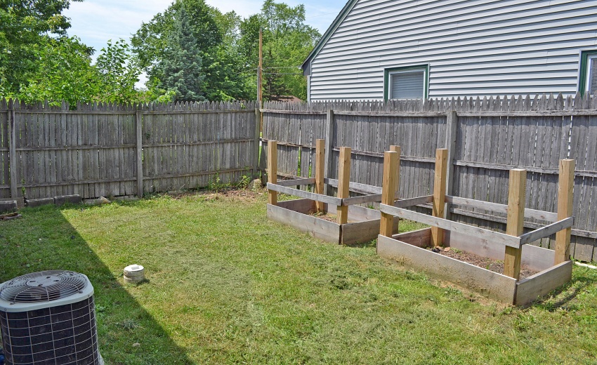 BACKYARD GARDEN BEDS