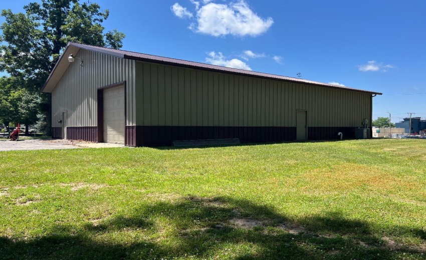 Pole barn side