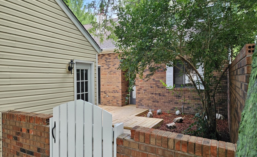 1205 Saratogo Courtyard