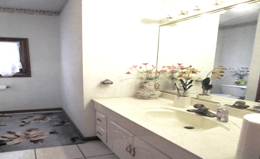 POWDER ROOM OFFF FOYER