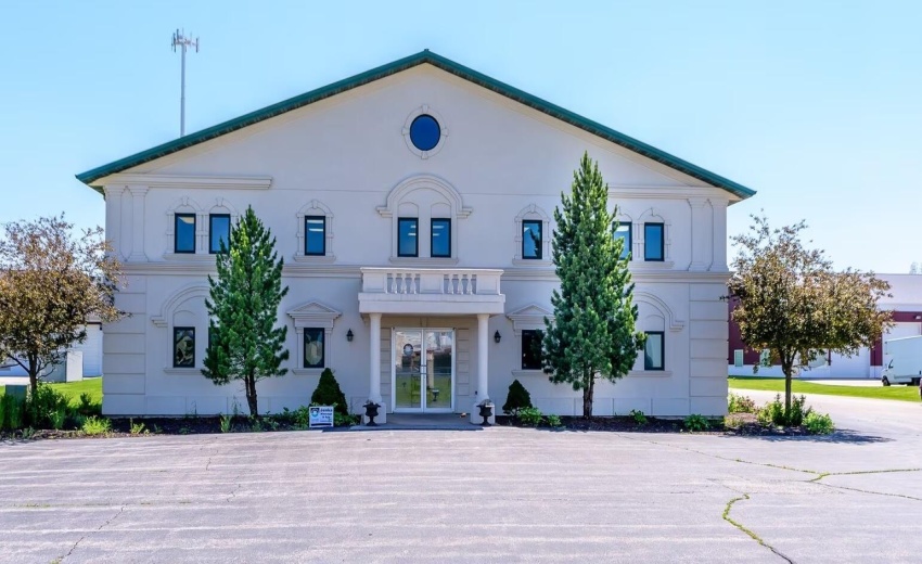 1255 Erie Court front