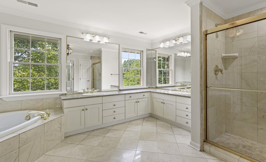 33 main private bath