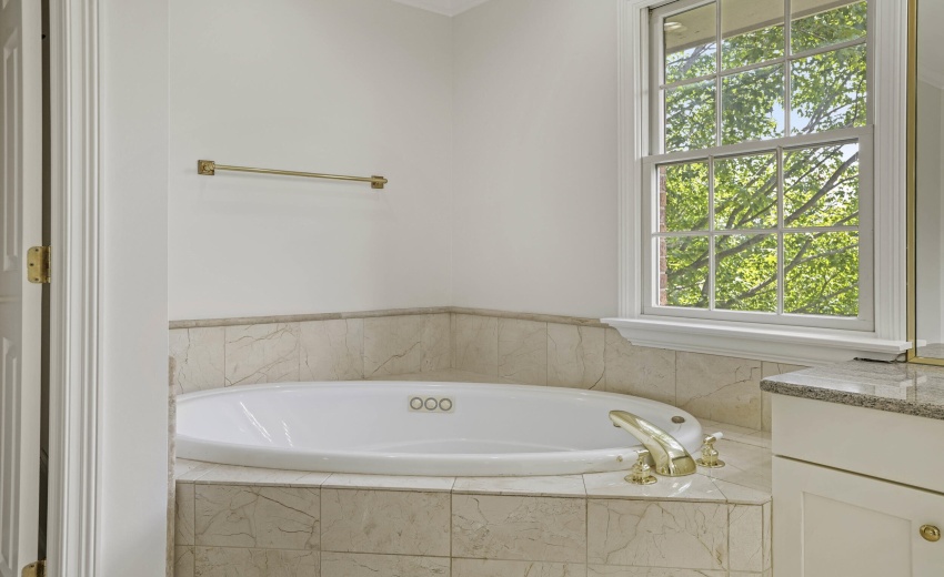36 main bath tub