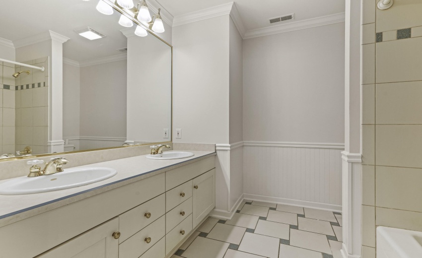 41 upstairs full bath