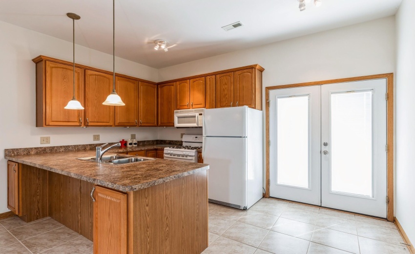 09_13617W117thAve_177_Kitchen_MRED_2000x