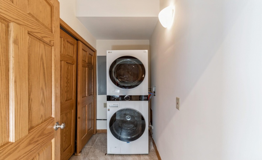 30_13617W117thAve_350_LaundryRoom_MRED_2
