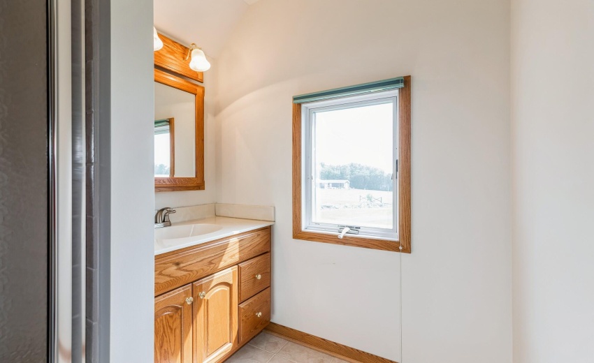 26_13617W117thAve_10_3rdBathroom_MRED_20