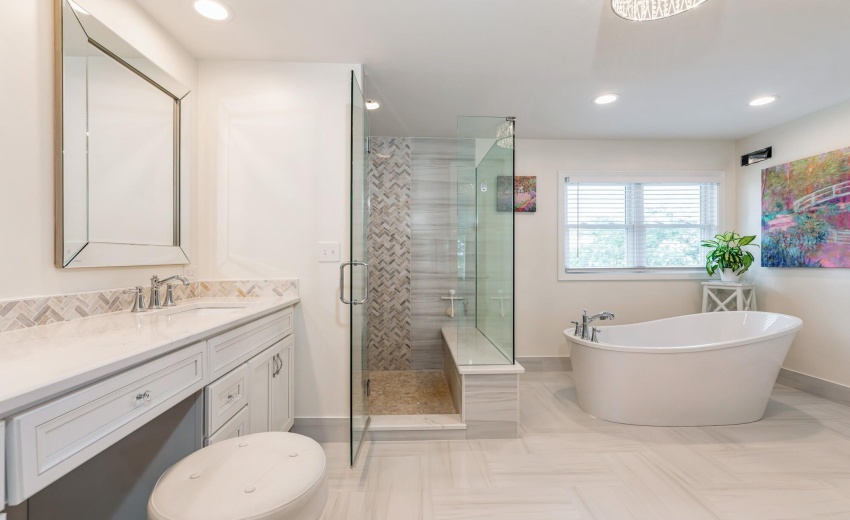 16_13617W117thAve_13_PrimaryBathroom_MRE