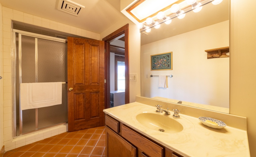 LWWalkoutBathE1000N0058