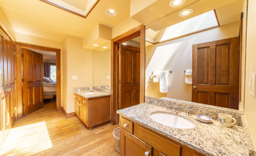 MUpperBathE1000N0059