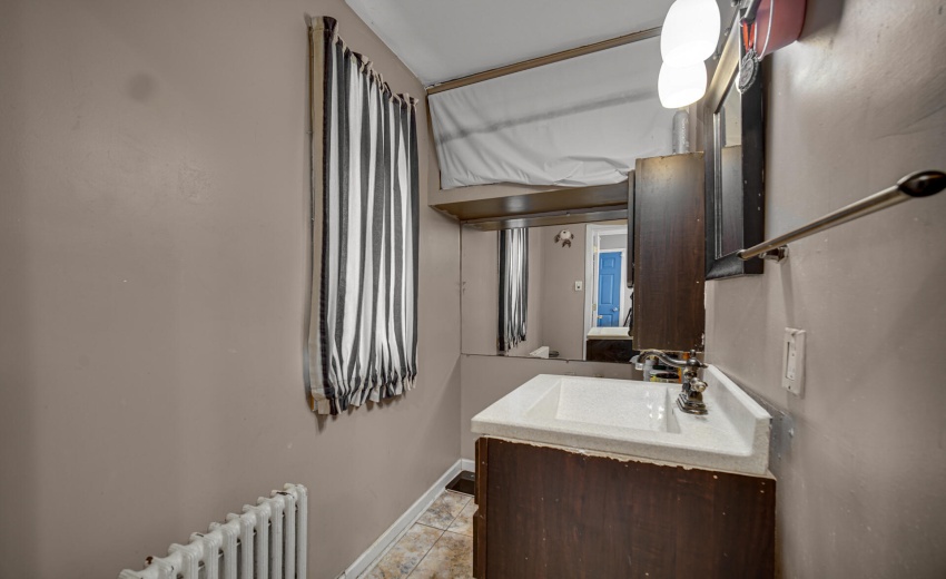 HALF BATH OFF GATHERING ROOM