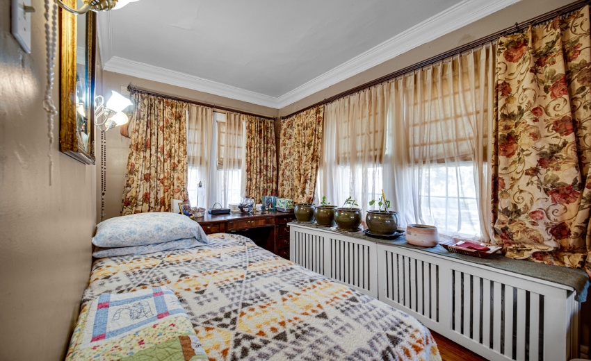 SUN ROOM WITH DAYBED