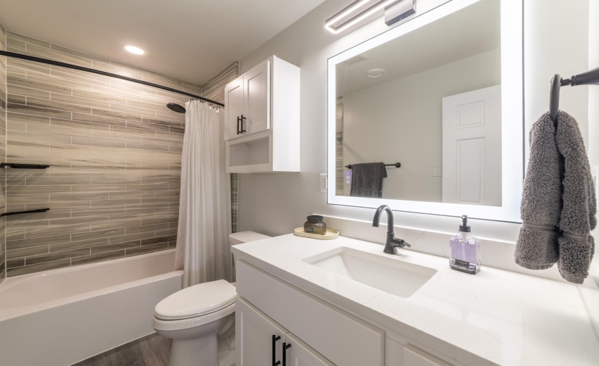 Full bathroom