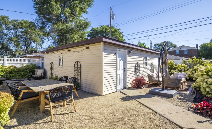 Detached 2 car garage