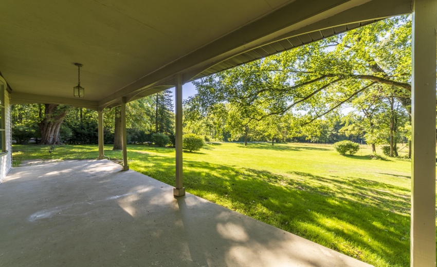 CFrontPorch820North0019