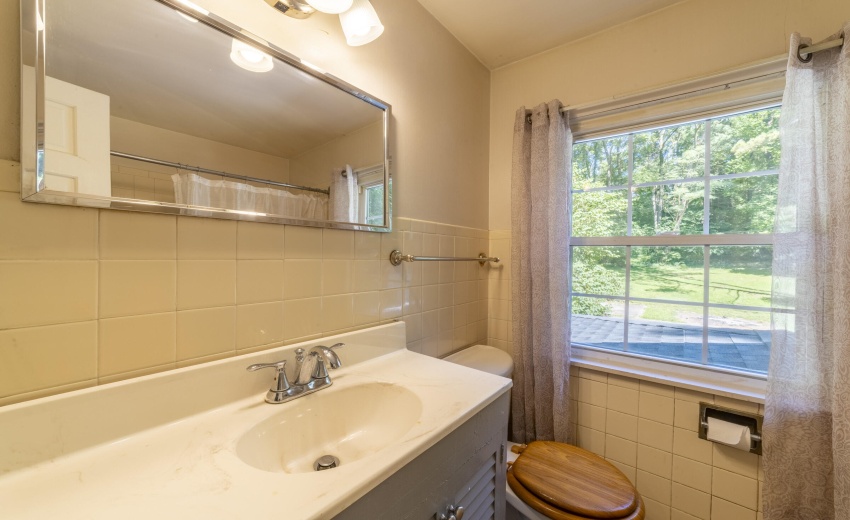 LUpperBath820North0066