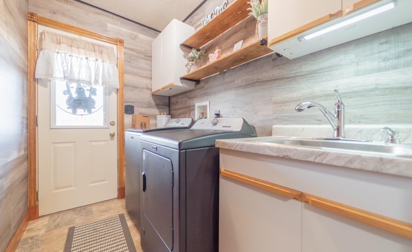 63341 Thorn RD pic 50