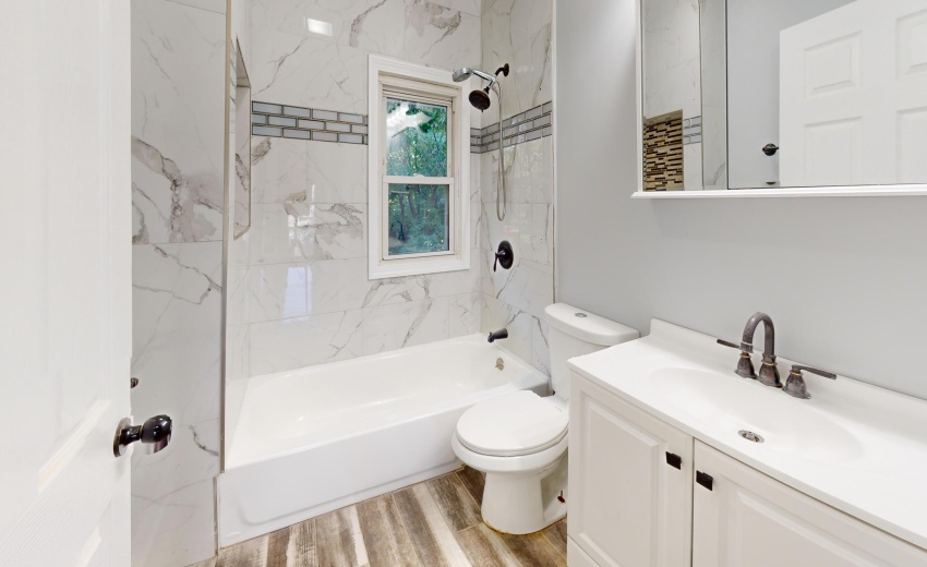 720-Maryland-St-Bathroom