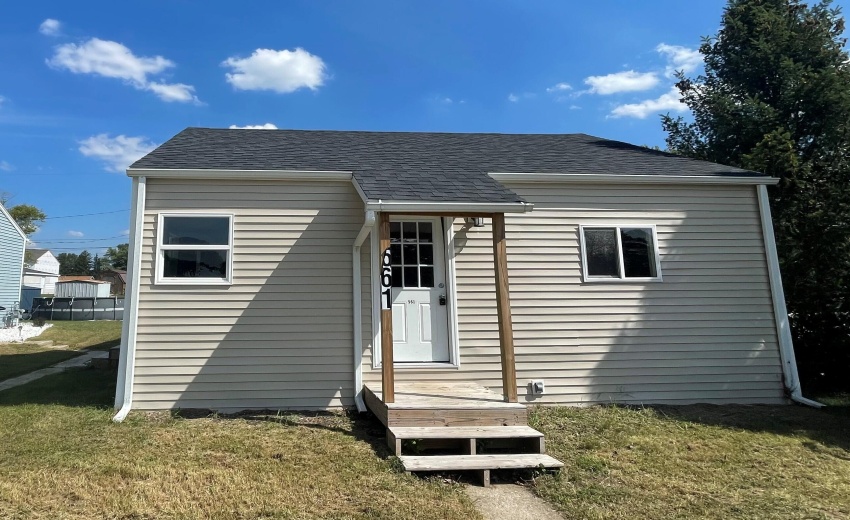 561 Grayton road front good