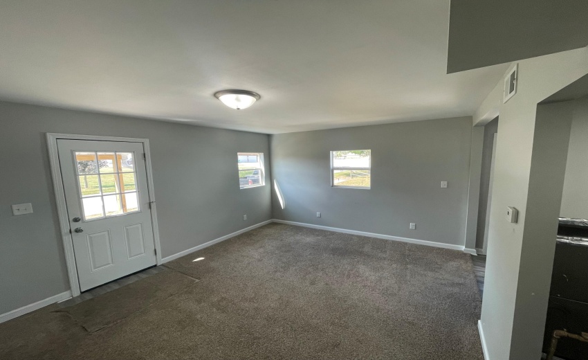 561 Grayton Living room 2