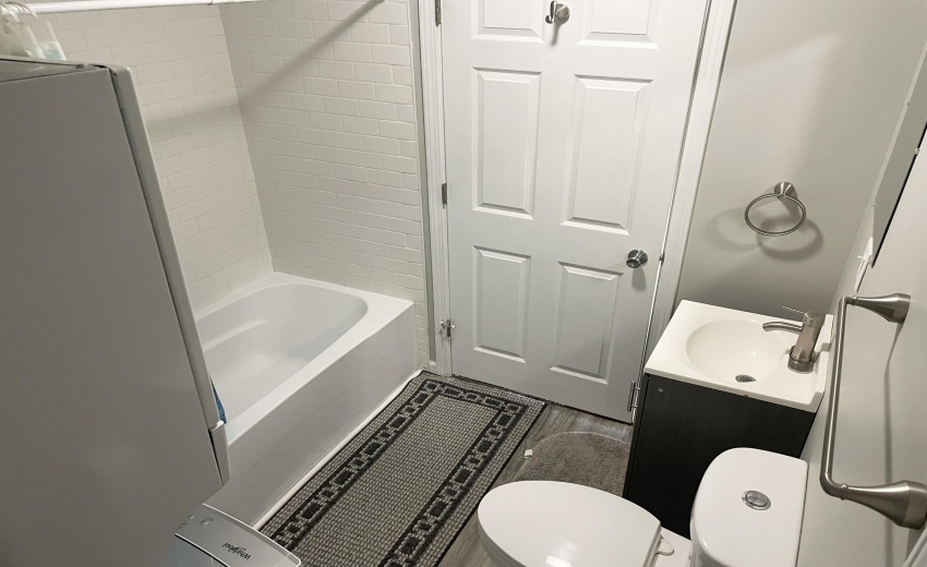 561 Grayton road bathroom 1