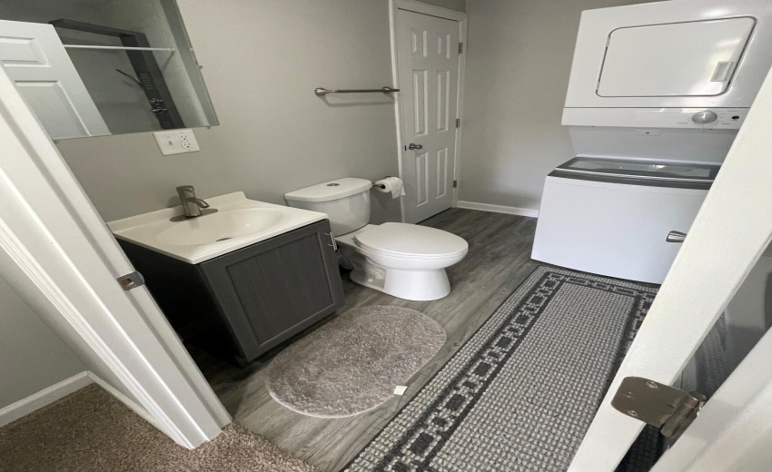 561 Grayton road bathroom 3
