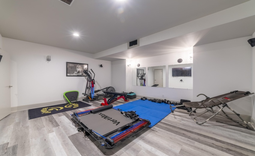 VSecondGym493NCR1050