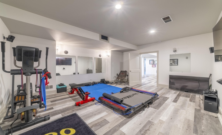 VSecondGym493NCR1051