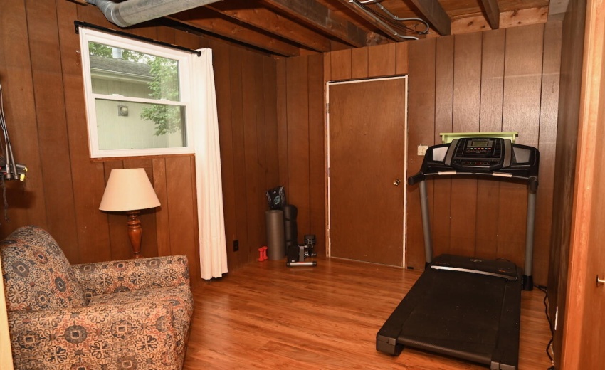 sitting room with entrance